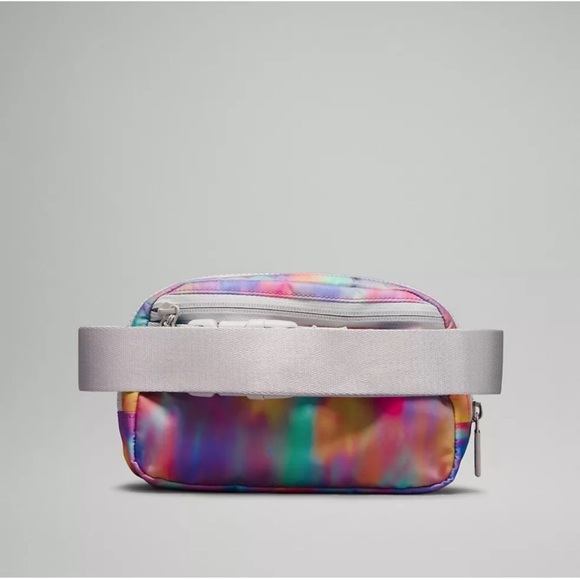 New LULULEMON Everywhere Belt Bag 1L Prism Wash Print Multi/Vapor - Picture 3 of 7